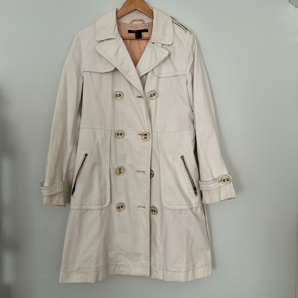 Marc Jacobs Classic Cream Colored Trenchcoat
Size L